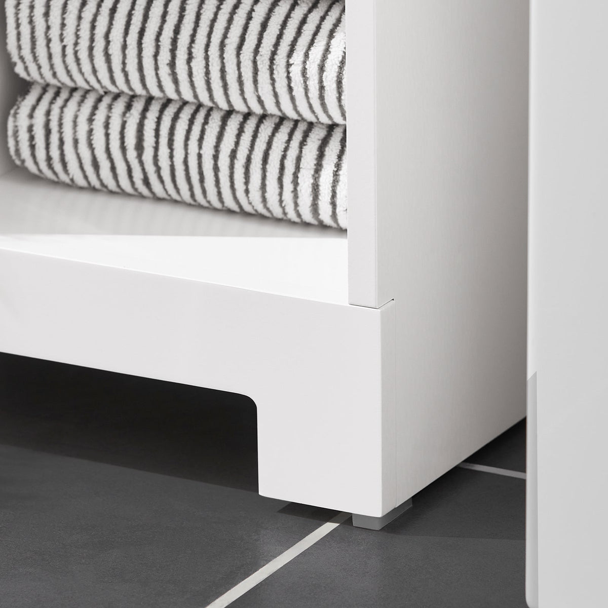 SoBuy BZR105-W Meuble Salle de Bain avec Panier à Linge et 3 Étagères – L60×P37×H86 cm, Charge 70 kg, MDF E1, Blanc