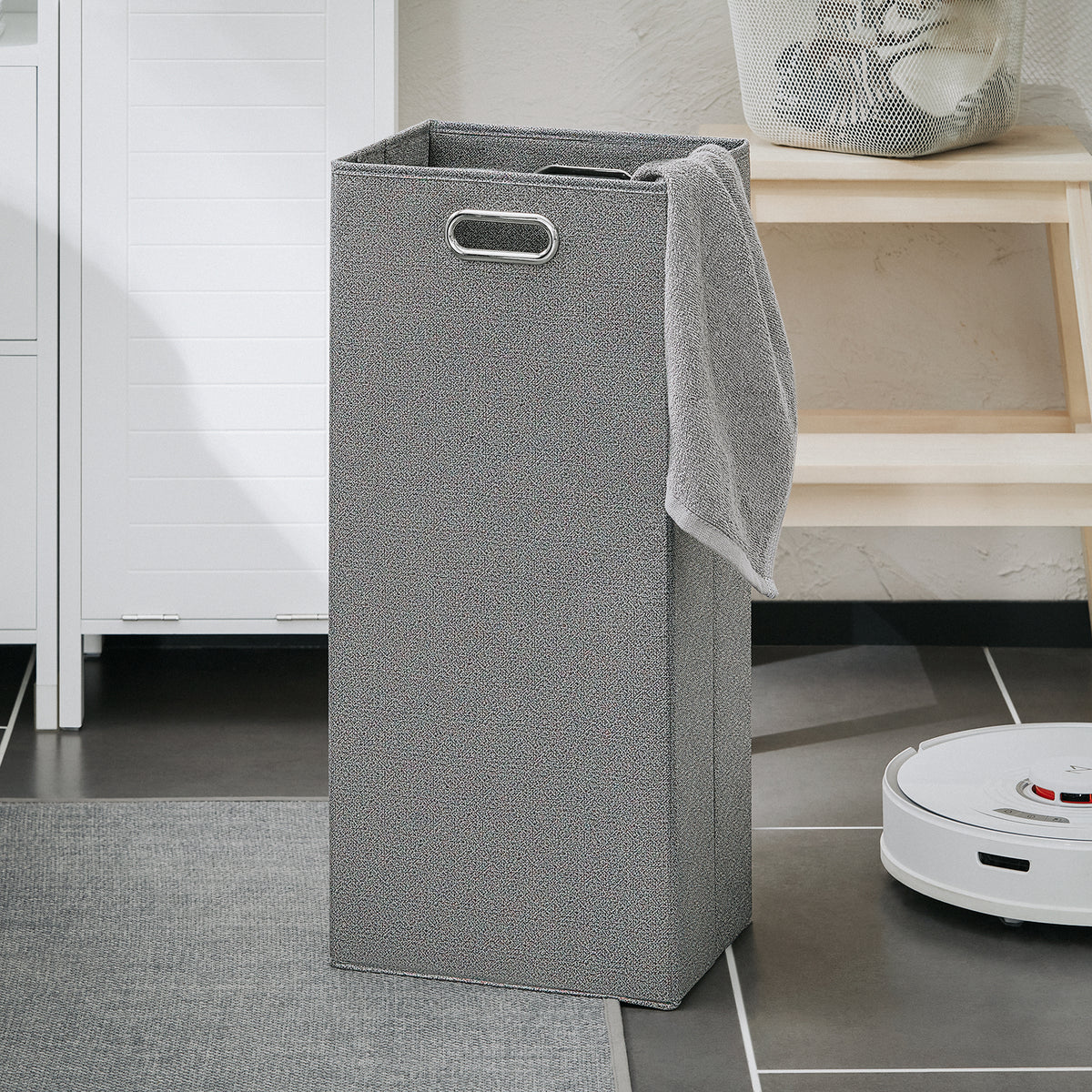 SoBuy BZR123-W Colonne Salle de Bain avec Panier à Linge Amovible et 2 Étagères Ouvertes – L30×P30×H145 cm, Charge 20 kg, MDF et Bambou, Blanc