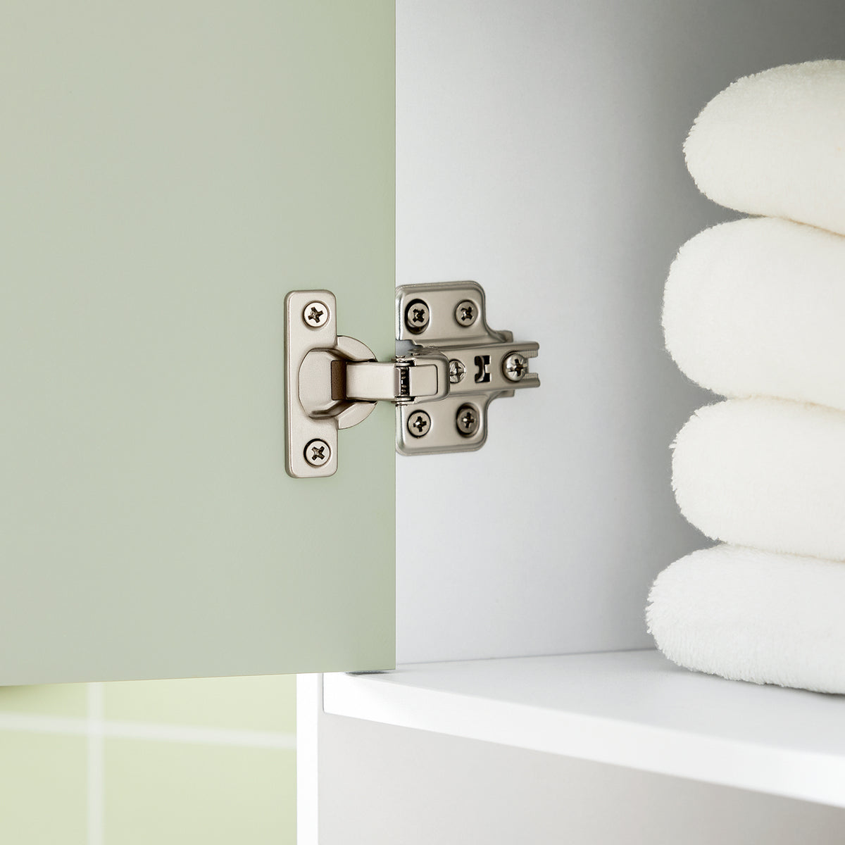 SoBuy BZR137-GR Colonne Salle de Bain Vert et Blanc 167 cm avec Sac à Linge Pliable, Porte, Étagère Réglable et Compartiment Ouvert – Pieds Métal, 30 cm de Profondeur