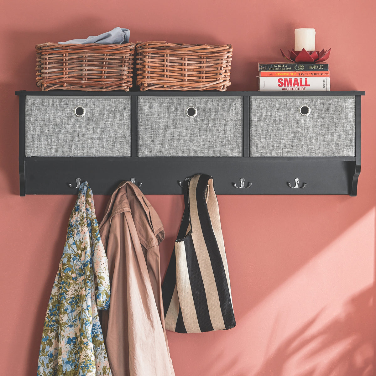 sebuyfr.comG282-SCH Porte-Manteau Mural avec 5 Crochets et 3 Paniers, pour Entrée et Couloir, Design Fonctionnel, Usage Quotidien – L100×P20×H30 cm, Bois, Noir