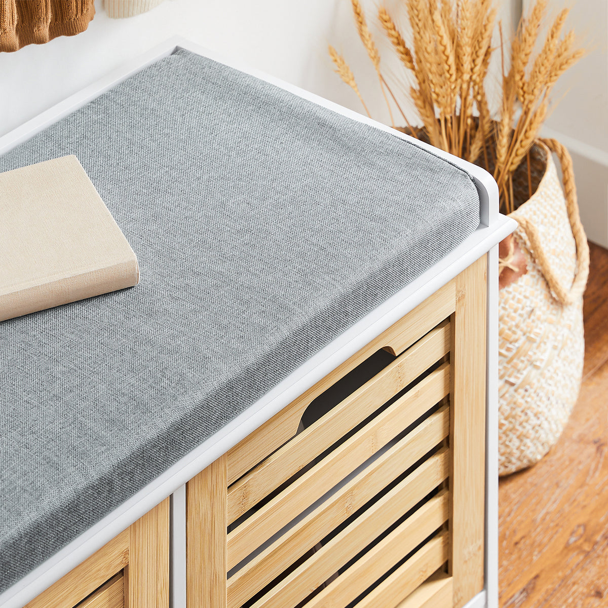 SoBuy FSR23-II-WN Banc à Chaussures avec Coussin Rembourré, 2 Portes et 4 Compartiments Ouverts pour Entrée – 71x35x43 cm, Blanc et Naturel
