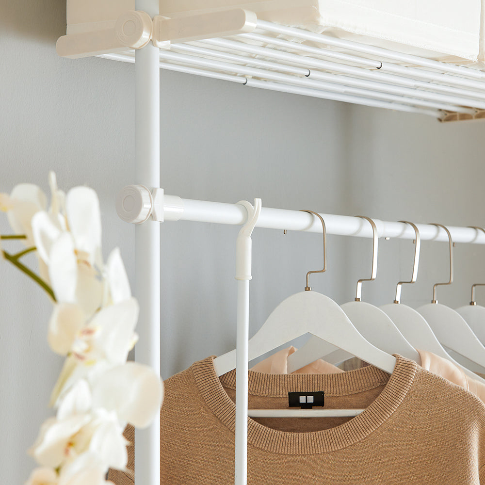 SoBuy KLS07-W Portant à vêtements télescopique solide - Penderie ouverte réglable avec tringles et étagères, Porte manteau pour chambre/dressing, Blanc