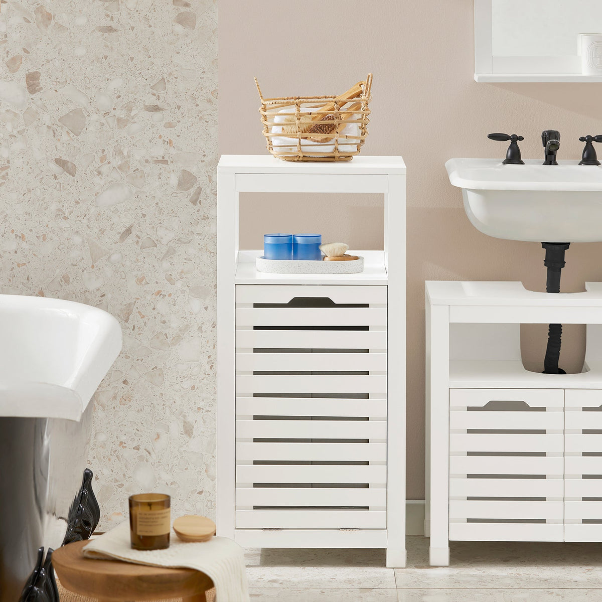 SoBuy BZR67-W Meuble Bas Armoire Toilette avec 1 Panier bac à Linge basculant Meuble de Rangement Corbeille à Linge Coffre à Linge