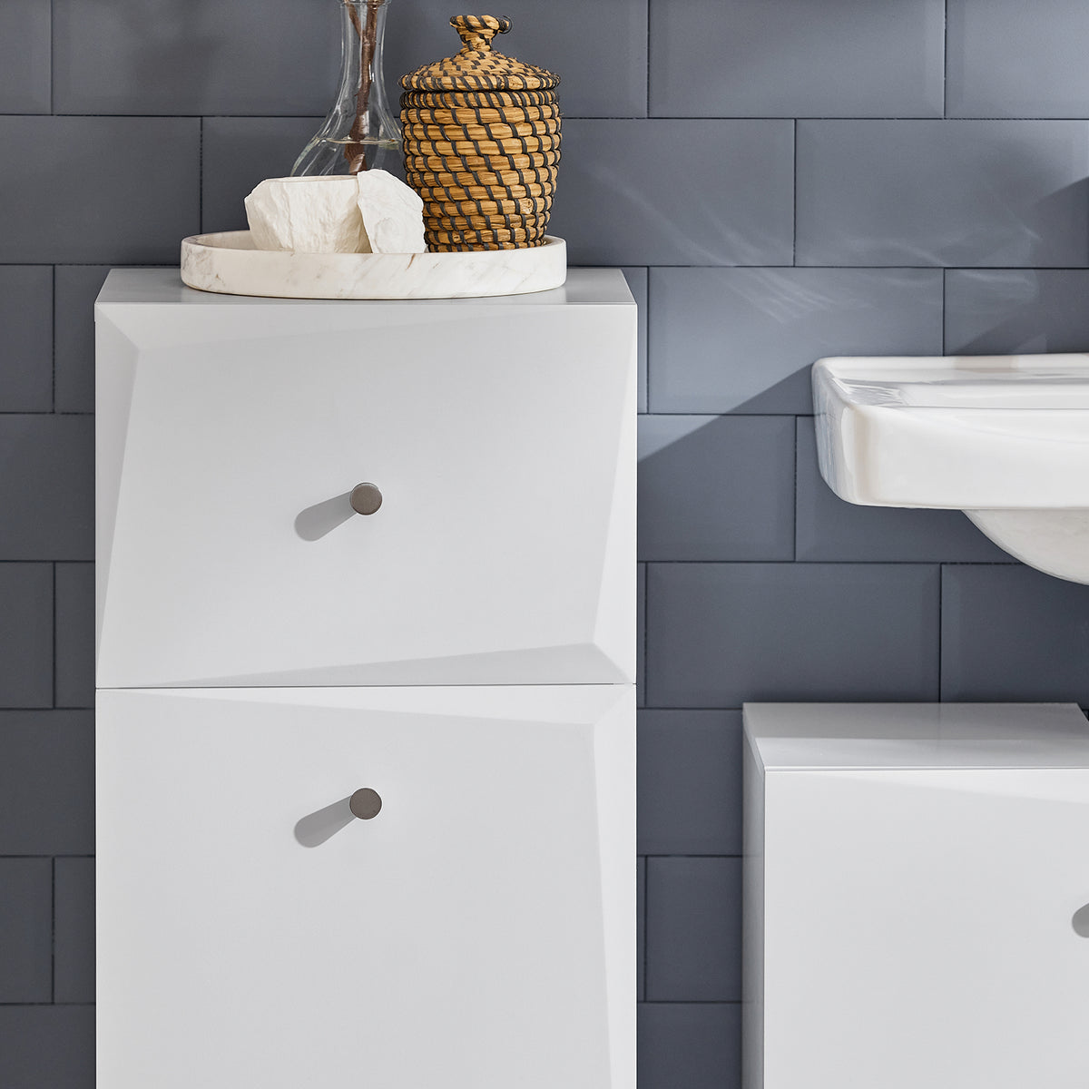 SoBuy BZR93-W Meuble Salle de Bain avec Panier à Linge, 1 Tiroir et 1 Panier Amovible, pour Salle de Bain et WC, Rangement Optimisé – L34×P30×H90 cm, Blanc
