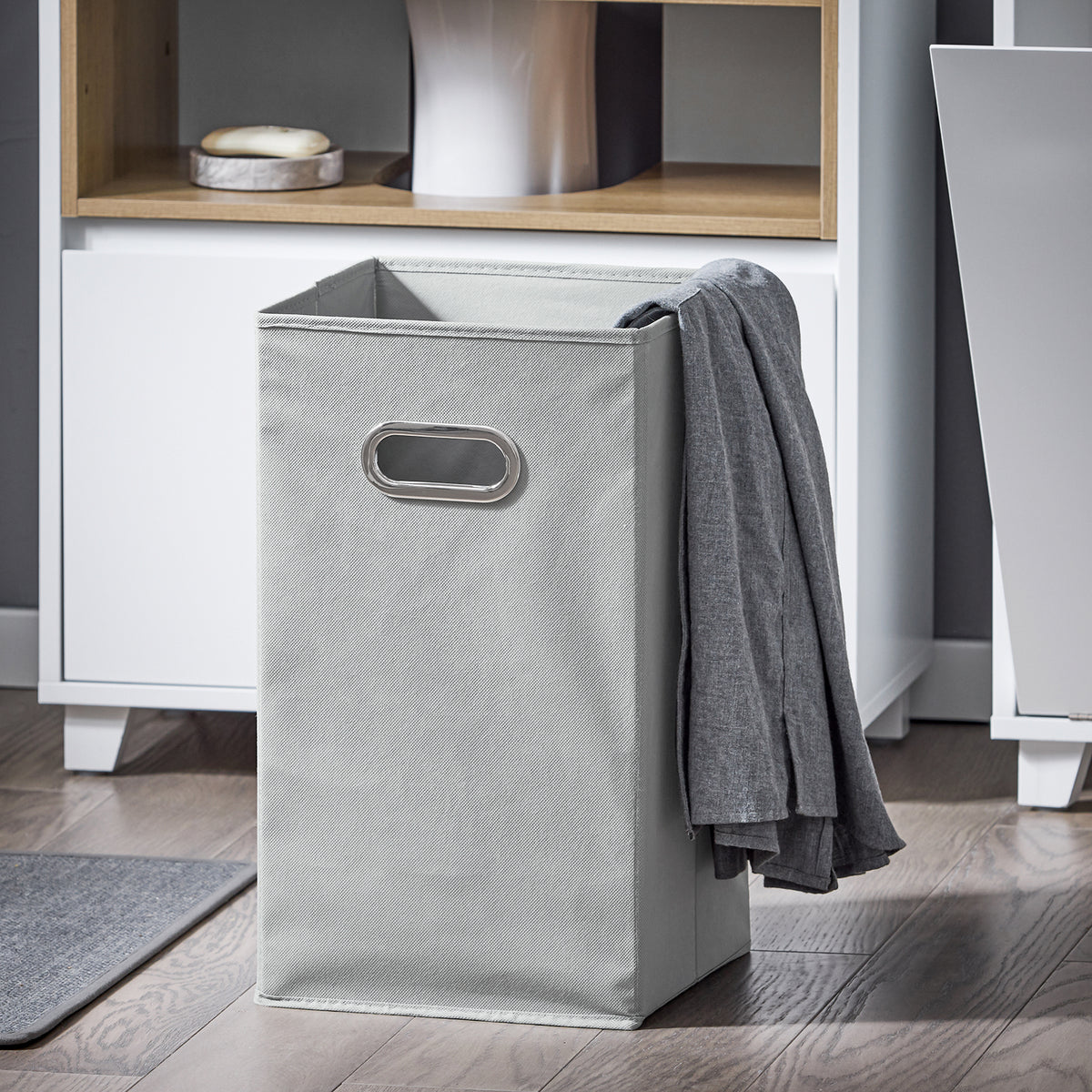 SoBuy BZR146-W Meuble Bas de Salle de Bain, Armoire de Rangement Salle de Bain, Meuble Demi-Colonne sur Pied, Placard WC Étroit avec 1 Panier à Linge, Blanc, 35x30x105cm