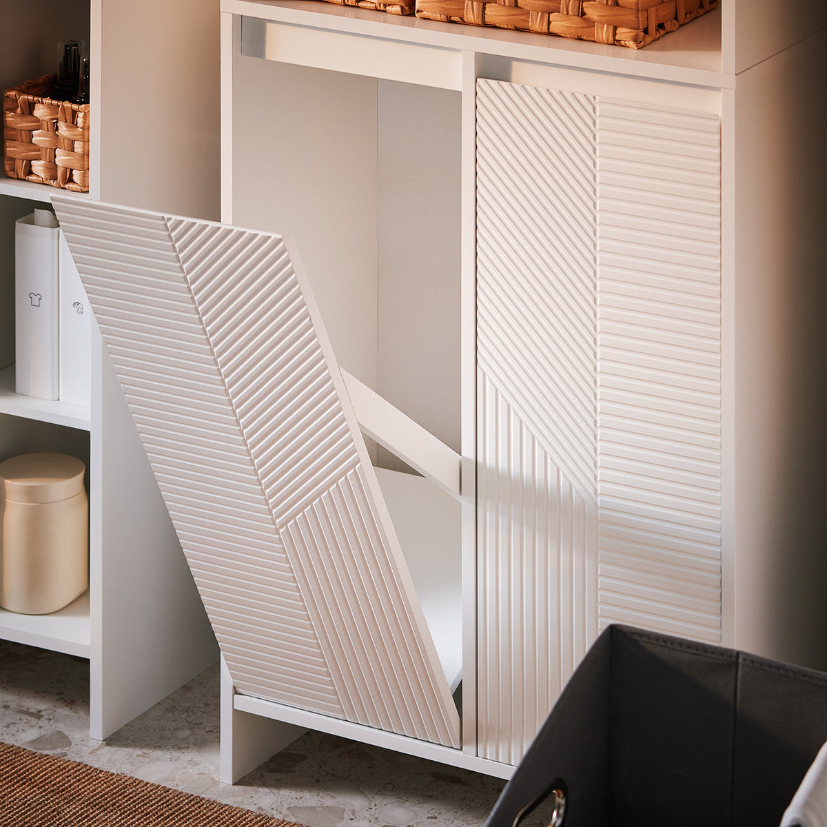 SoBuy BZR155-W Meuble Colonne Salle de Bain avec Panier à Linge – Armoire Haute Étroit avec Portes et Étagères Ouvertes – Meuble Rangement WC Blanc 60x30x171cm