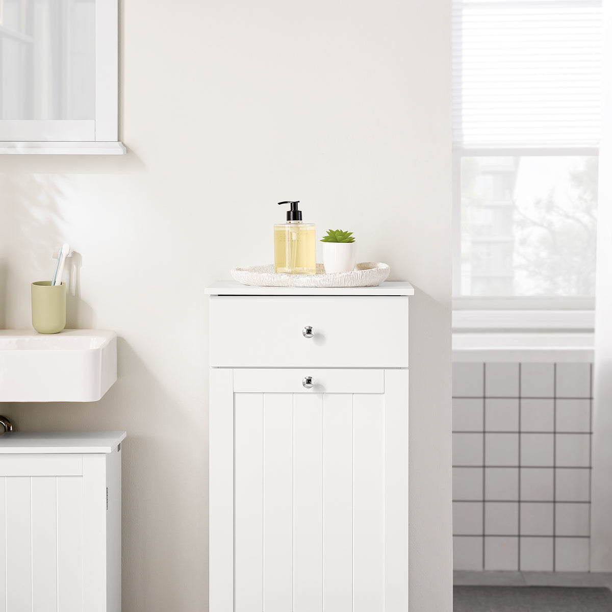 SoBuy BZR21-II-W Meuble Bas Salle de Bain Blanc 90 cm avec Panier à Linge Basculant 2 Compartiments, Tiroir et Étagère – Fermeture Silencieuse, MDF E1