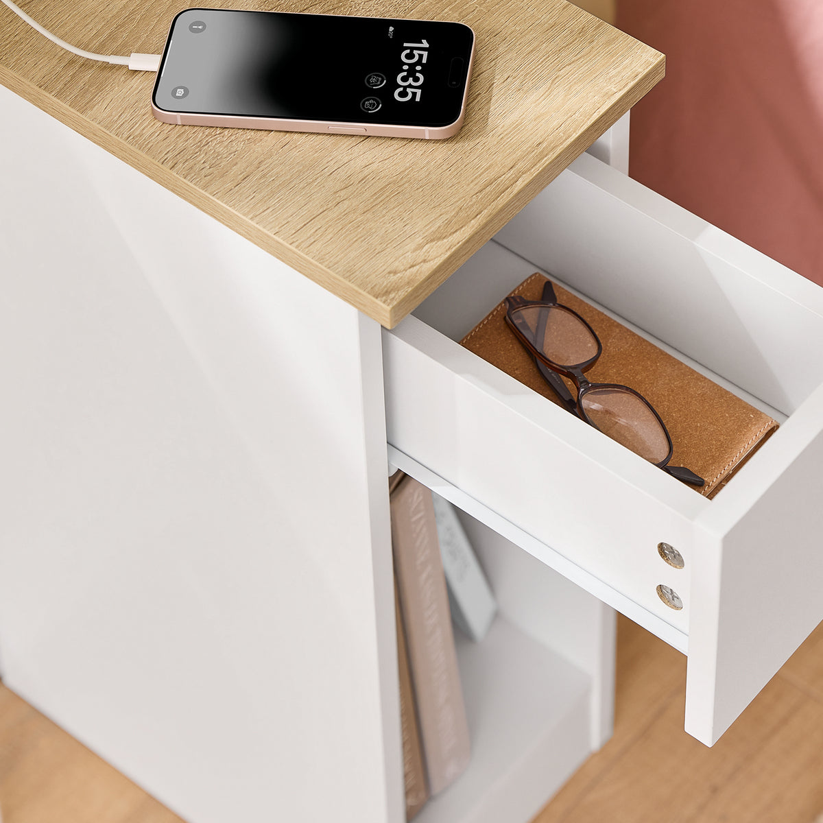 SoBuy FBT111-E-WN Table de Chevet Étroite avec USB et Type-C – Largeur 20 cm