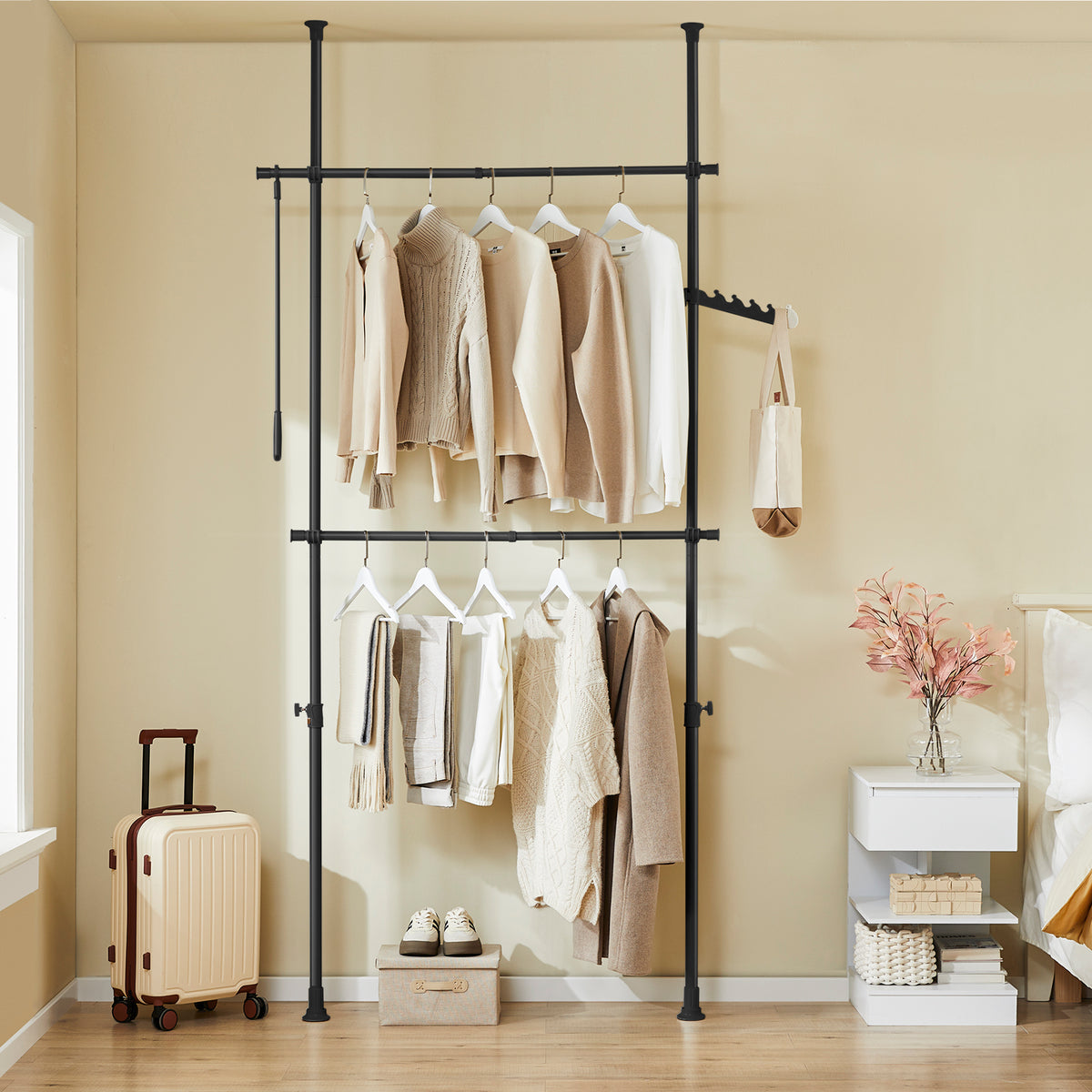 sebuyfr.comG109-II-SCH Tringle à Vêtements Télescopique, Portant à Vêtements Robuste, Penderie Ouverte Réglable avec Barres de Suspension pour Chambre, Dressing, Noir