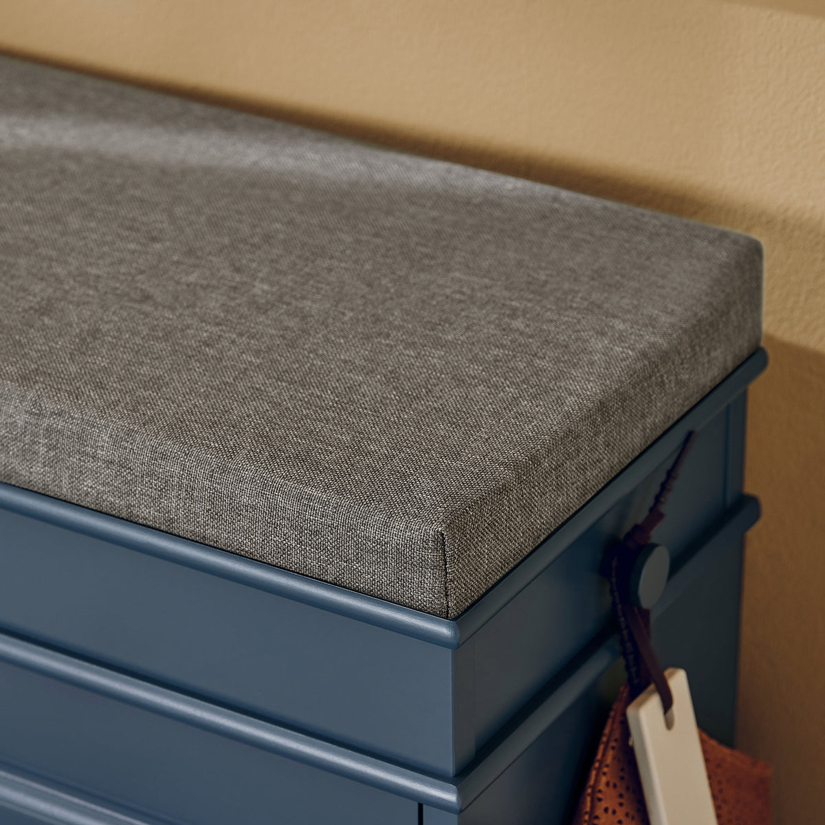 SoBuy FSR82-L-B Banc à Chaussures 75 cm avec Coussin Amovible, Abattant 2 Niveaux, Tiroir et Crochet, 150 kg, FSC® – Slim 24 cm, Bleu