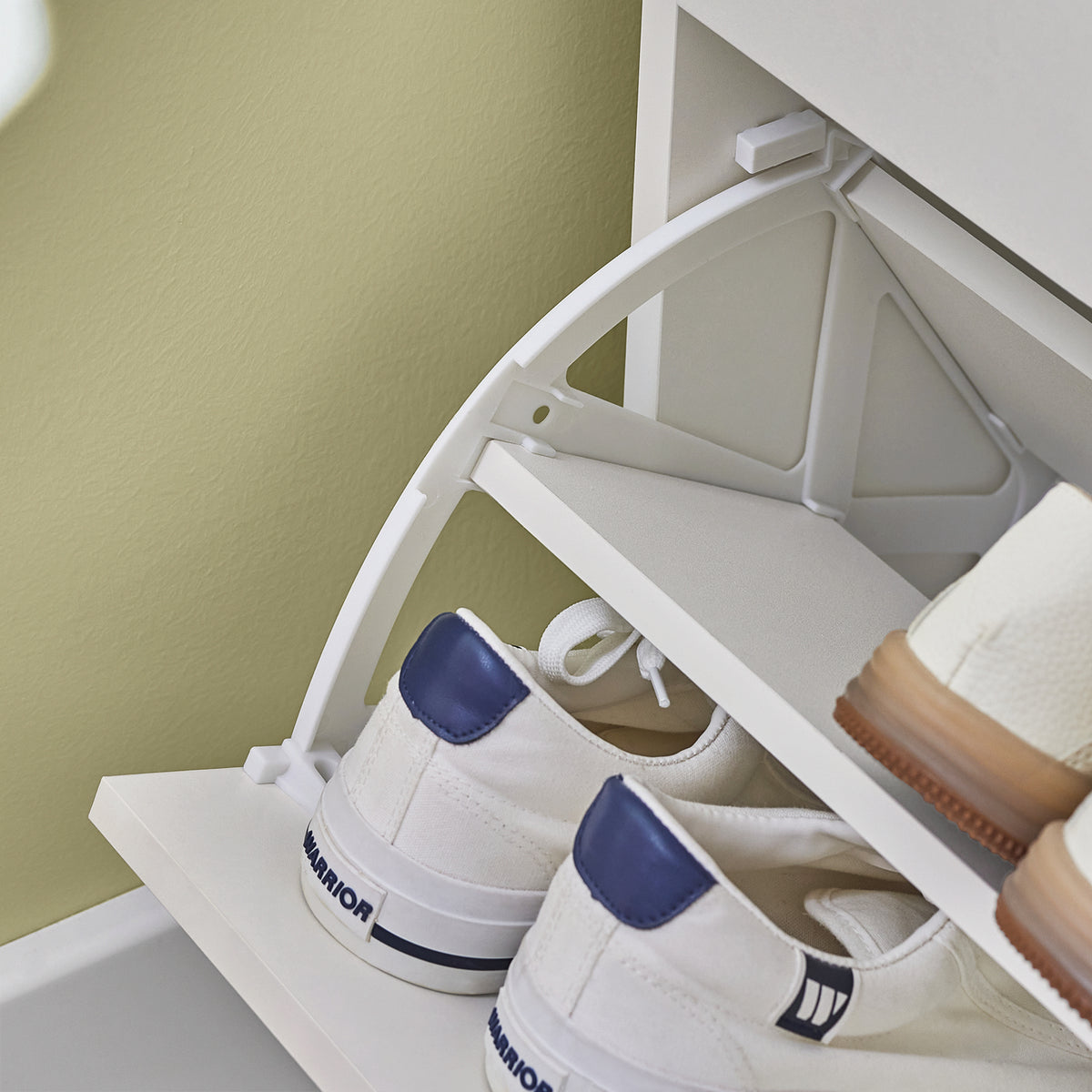SoBuy FSR95-W Banc à Chaussures avec Coussin Rembourré et 1 Abattant – 8 Paires sur 2 Niveaux, Charge 150 kg, 60×30×50 cm, Blanc
