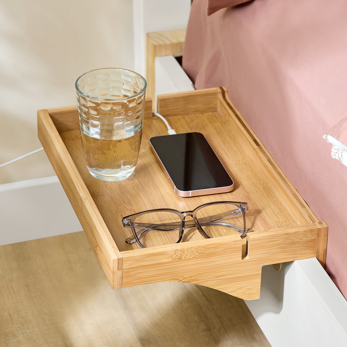 SoBuy NKD01-N Tablette de lit Amovible à encoches câbles - Plateau en Bambou pour Livres, Smartphones & Lunettes - Adapté aux Cadres de lit de 1-3cm 36x25x9cm