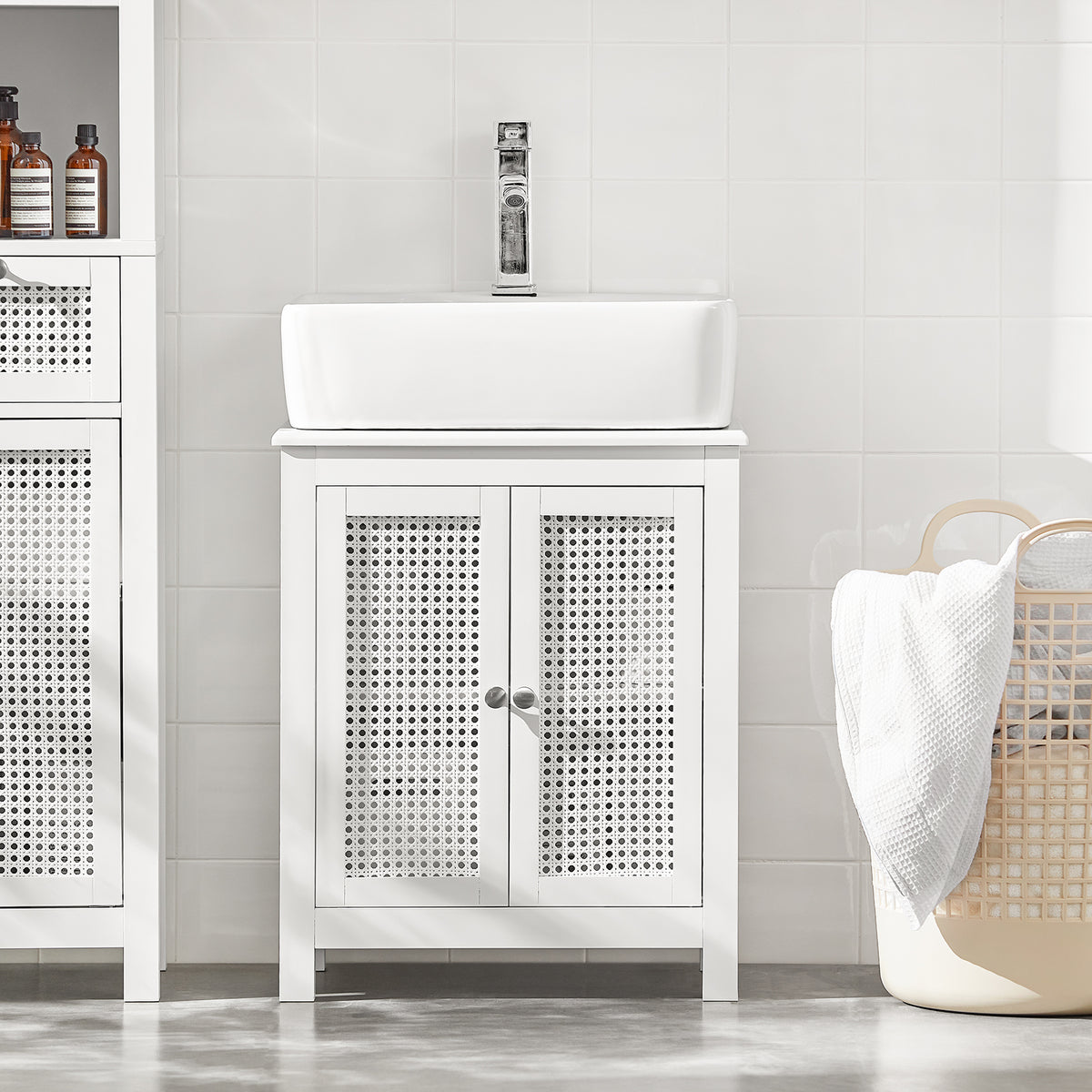 SoBuy BZR35-W Meuble sous Lavabo Salle de Bain Meuble Lavabo avec 2 Portes et Étagère Petit Meuble Salle de Bain avec Panneaux en Treillis pour Vasque ou Lavabo Blanc 50x60x33 cm