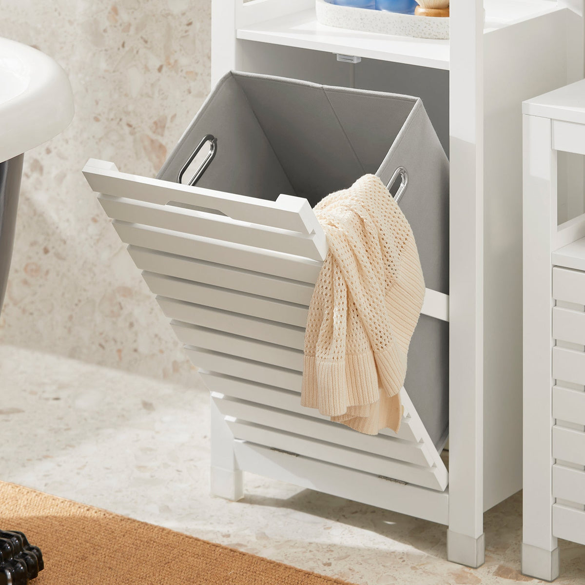 SoBuy BZR67-W Meuble Bas Armoire Toilette avec 1 Panier bac à Linge basculant Meuble de Rangement Corbeille à Linge Coffre à Linge